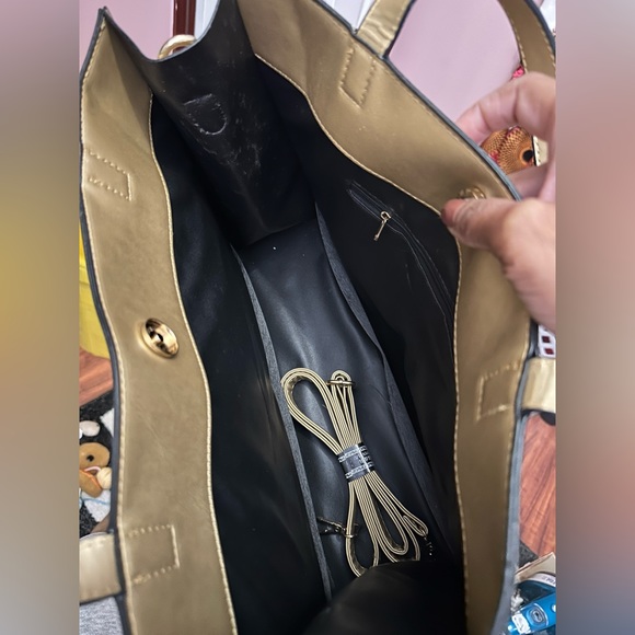 SNEAKERHEAD GOLD TOTE BAG - Picture 2 of 5